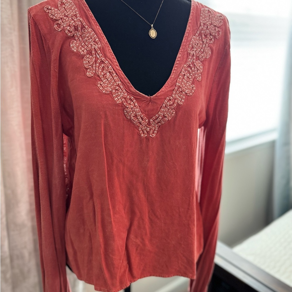 BKE Elegant Coral V-Neck Lace Trim Top